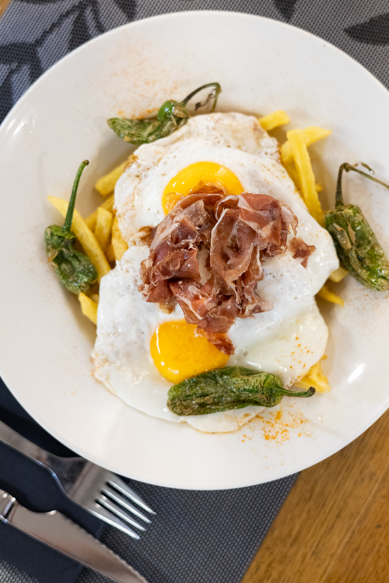 Menú del día – huevos con jamón y patatas