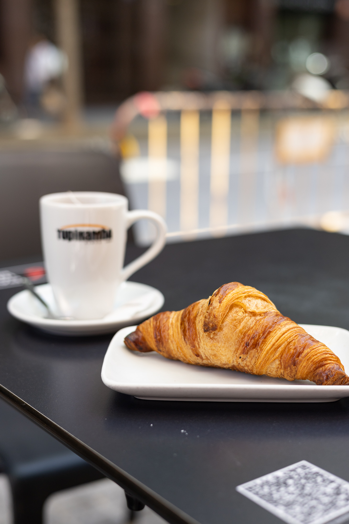 Desayunos en El Nou Pascual – café y croissant